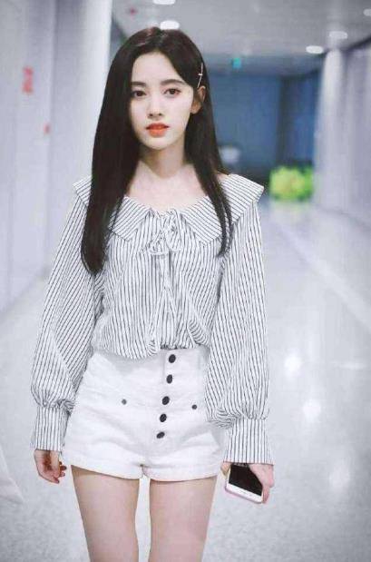 鞠婧祎助播频频出错手笨被急哭网友安慰超暖心