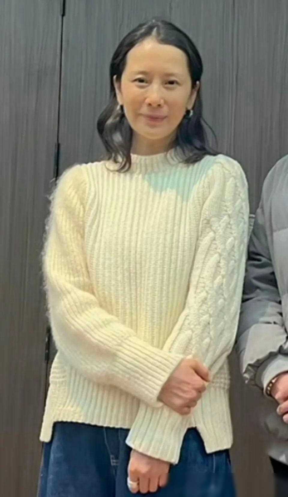 原创47岁海清状态下滑明显真实面貌引人关注引发同行深思