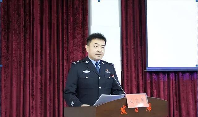 任长霞因公殉职,四年后丈夫也去世,唯一的儿子继承了她的衣钵_登封市