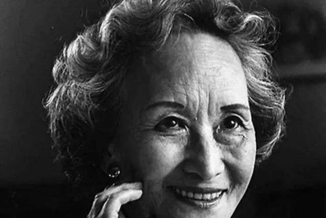 原创名媛郑念中年丧夫入狱又丧女94岁在美国洗澡受伤最终身亡