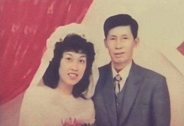 原创中国首位变性人一生被五个男人宠爱嫁大30岁富豪经历传奇