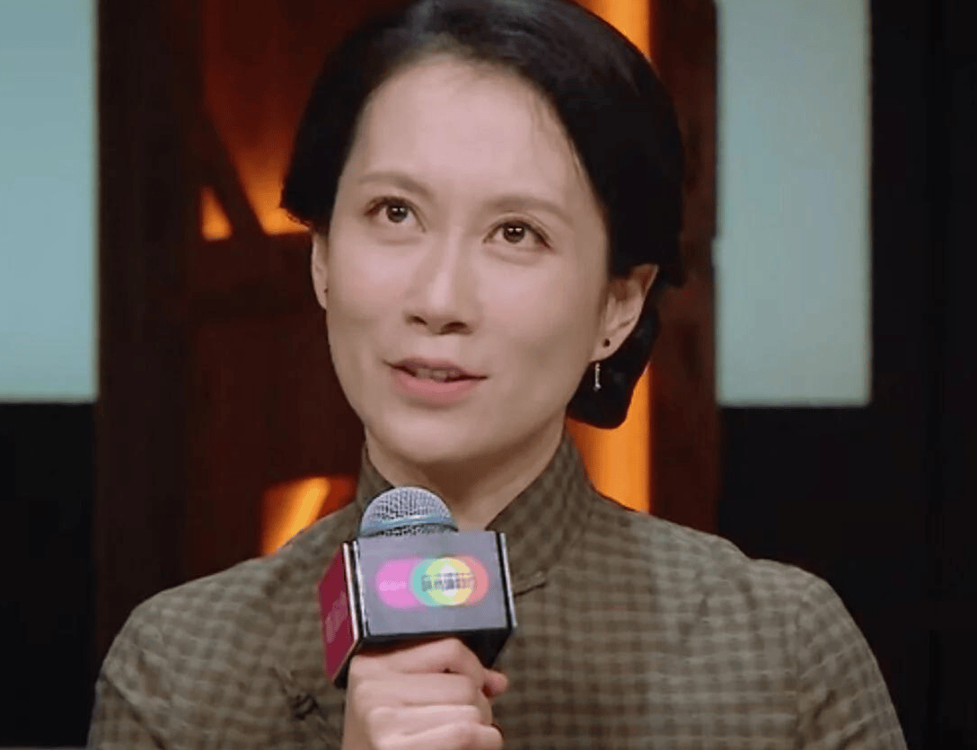 她是海清同班同学为让父母住上豪宅拼命拍戏嫁初恋恩爱至今