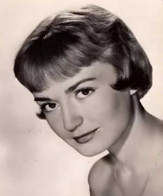 茜茜公主逝世阿兰德龙守夜两天两夜深情渣男亦如是