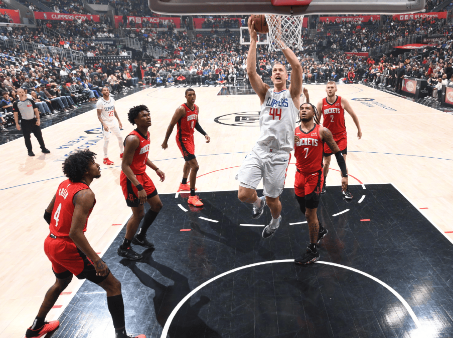 北京时间4月15日,快船队主场迎战火箭队.