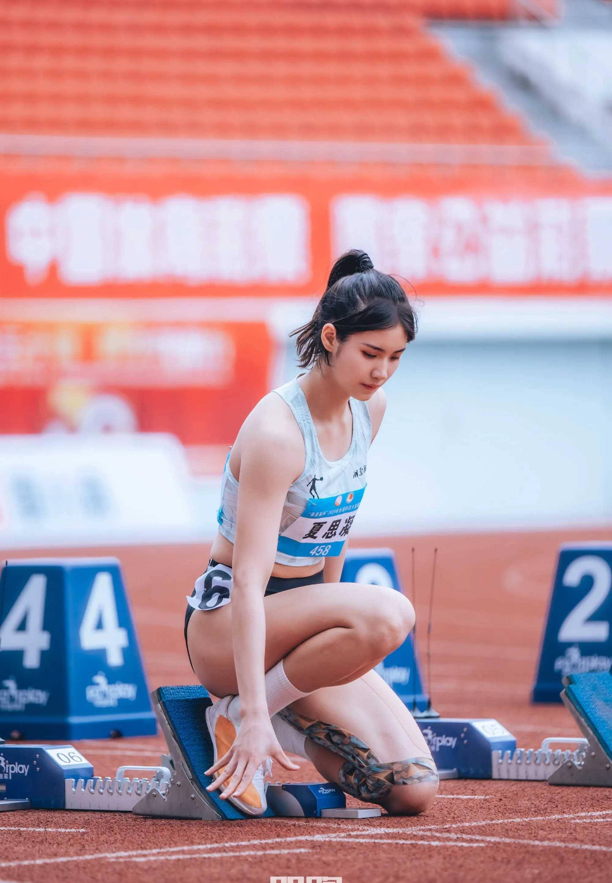 田径锦标赛开幕,跨栏女子夏思凝成为焦点 但这次媒体_比赛_装备_运动