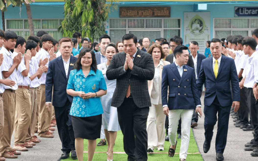 所以说只要是国王的儿子,应该都有机会,何况泰国王后目前是无子女状态