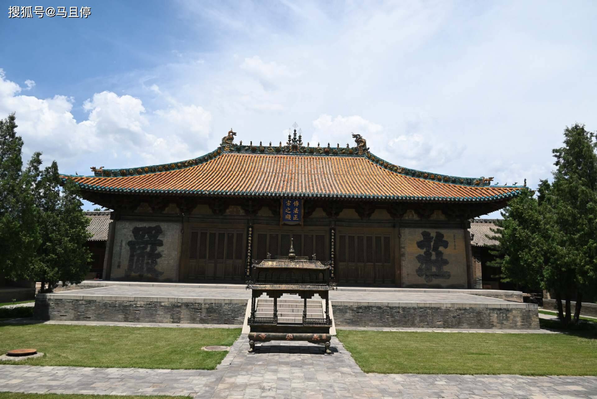 第二大看点则是殿堂内的壁画,为一组明代的水陆法会儒,释,道三教汇合