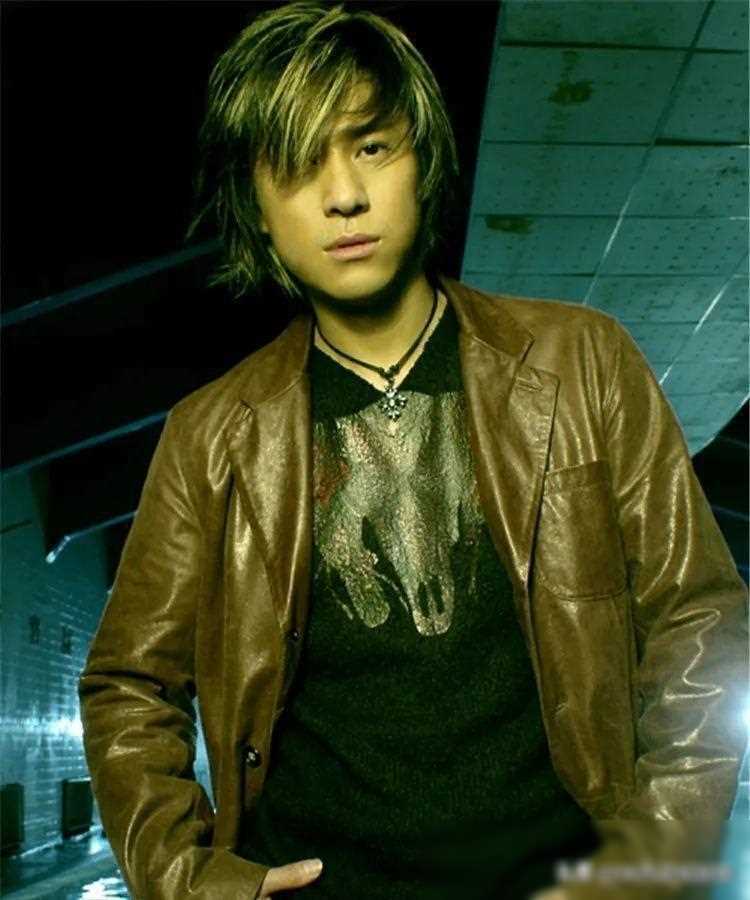 刘德华从香港到内地多次登台春晚如今现状如何