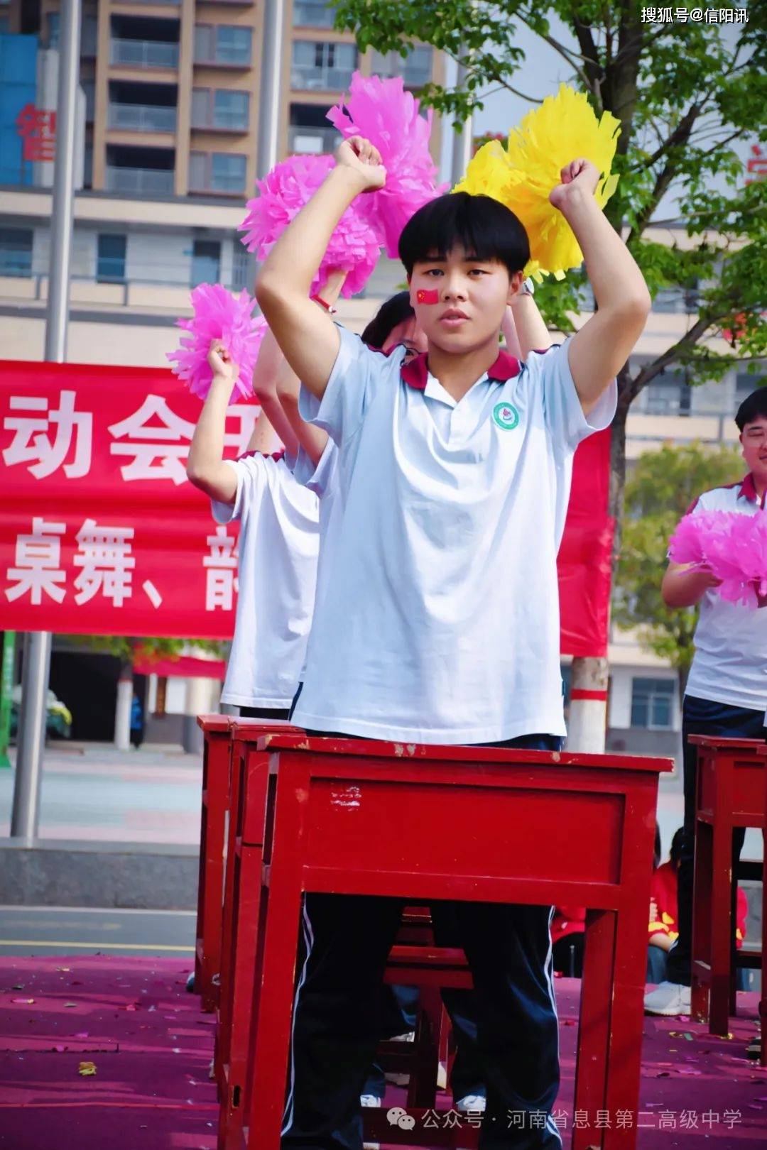 桌而不凡律动青春息县二高举行课桌舞韵律操决赛