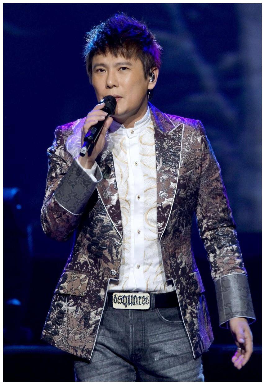 情歌王子张信哲,对于70后和80后的歌迷来说,一点不会感到陌生,他充满