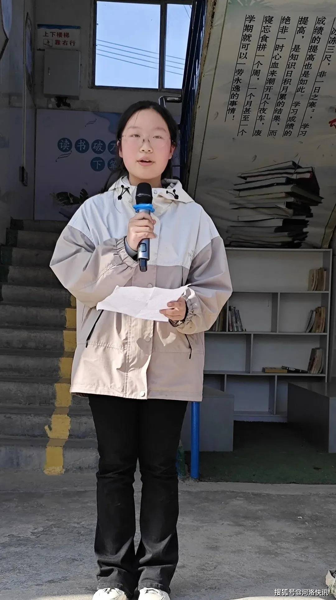 大进公益在活动现场,市助学济困联合会志愿者——宜阳县石村初级中学