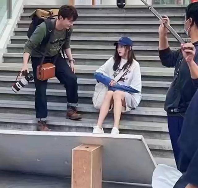 关晓彤真实身高暴露了与牛骏峰同框竟平齐
