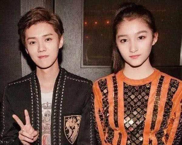 原创关晓彤晒自拍p图技术翻车网友吐槽把头缩小了多少倍