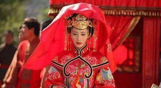 刘青霞,姓马,出生于河南安阳的一个官宦家庭.