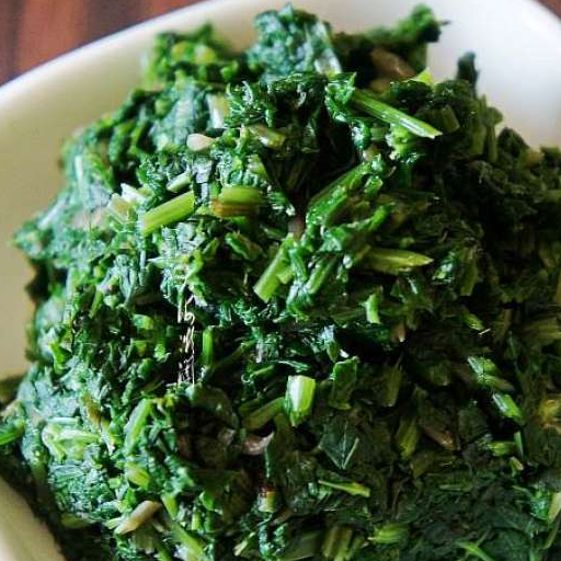 原创山上挖的野菜当地人叫山芹菜做成馅包饺子特鲜美