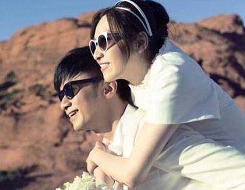 原创古巨基成名之路并不容易与妻子地下恋情20年一家三口幸福美满