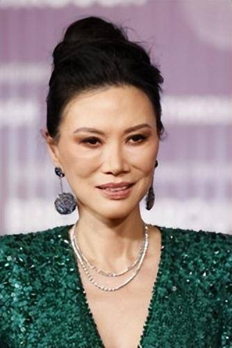 邓文迪和默多克离婚多年,但是当年给自己积攒下来的实力,似乎这么多年