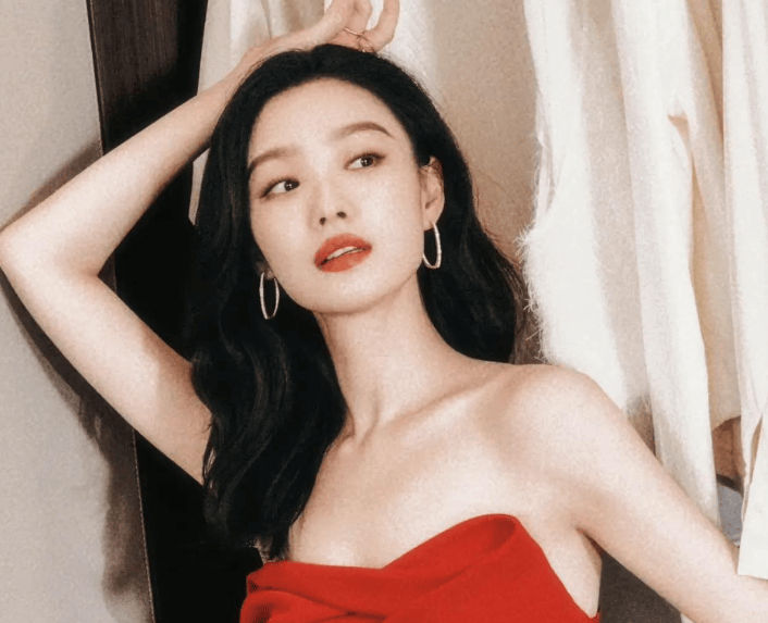 原创笑裂了有种夺命的刀叫倪妮的腰有种夺人的魂叫倪妮的臀