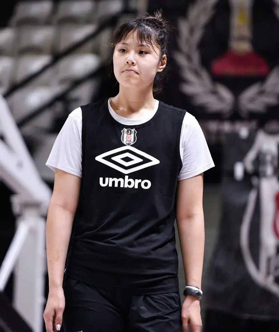 原创篮球女神李月汝获世界亚军转身效力国外如今家庭生赢家