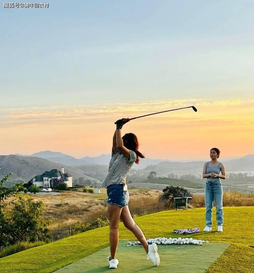 原创徐静蕾移居美国多年把皮肤晒成小麦色小腿肌肉紧实