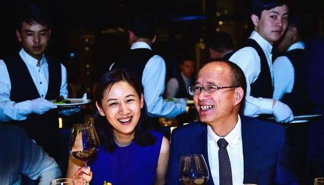 王津元为我们所呈现的作为一个新闻工作者的素质和台风都有目共睹,她