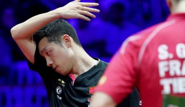 许昕面对世界排名第34位的法国人西蒙·高茨,最终2-4不敌对手.