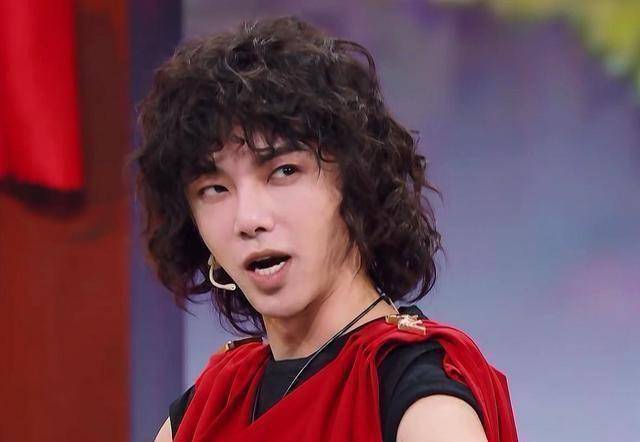 原创关晓彤的顺受贾玲的较真让华晨宇的耍帅显得格格不入