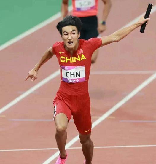 21岁的陈佳鹏飙出10秒08,迈向巴黎奥运_成绩_美国_苏炳添