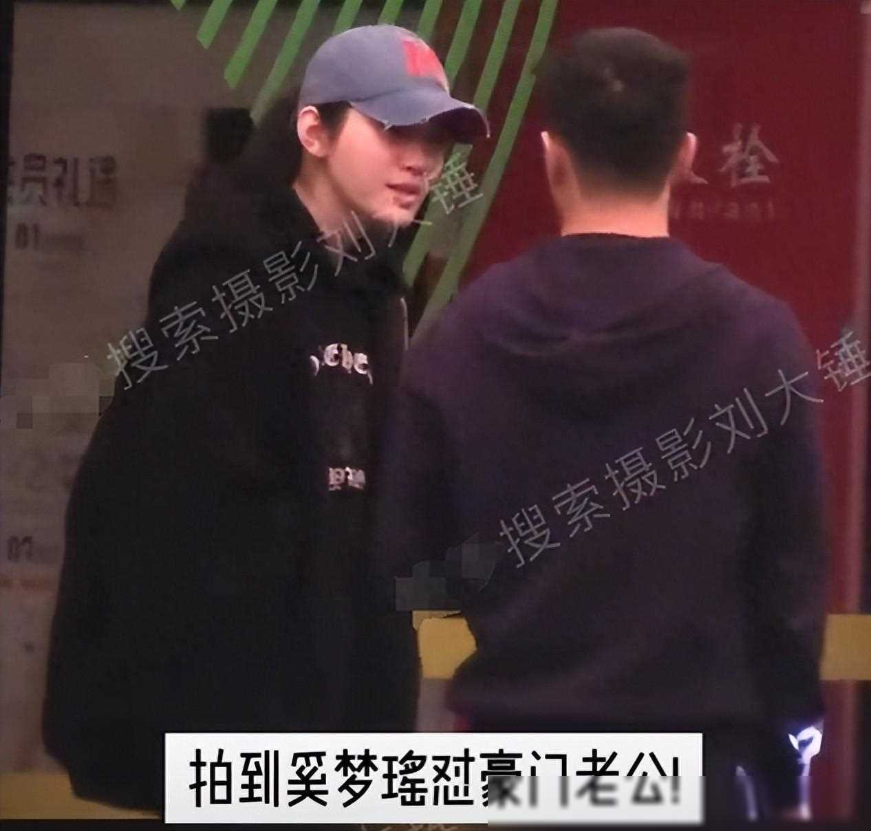 奚梦瑶夫妻街头争吵引关注何猷君安抚妻子显男友力