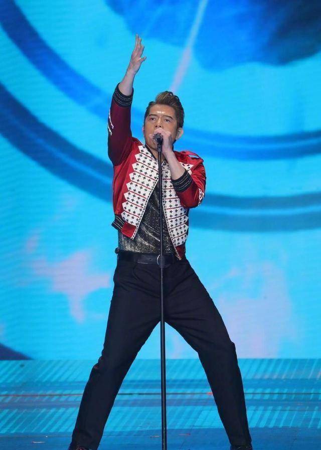 照片_潘玮柏_外界