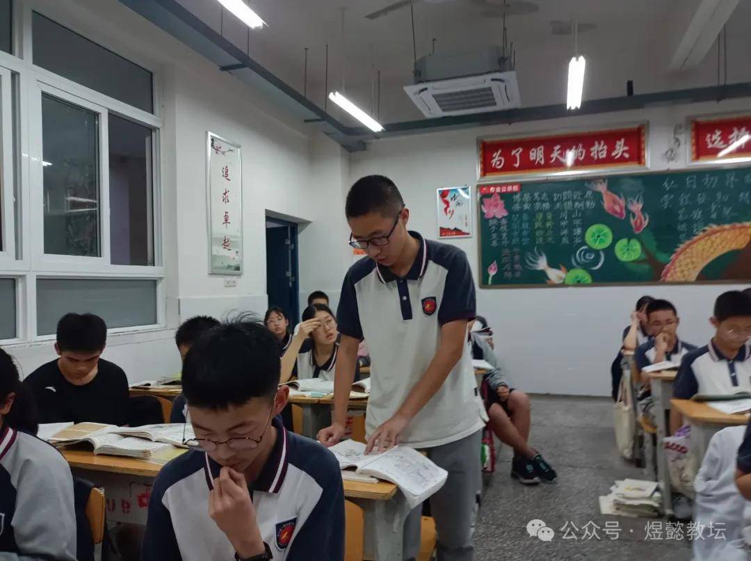 明辩善思绽风采舌战群儒展芳华罗江中学初2022级10班举行班级辩论赛