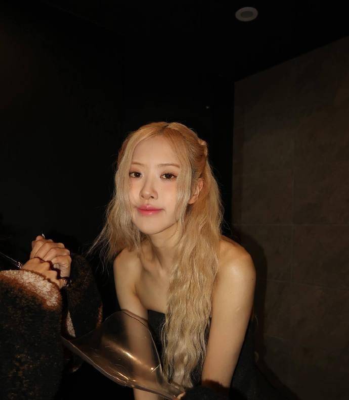 韩网友称她的外貌变了,和以前不太一样