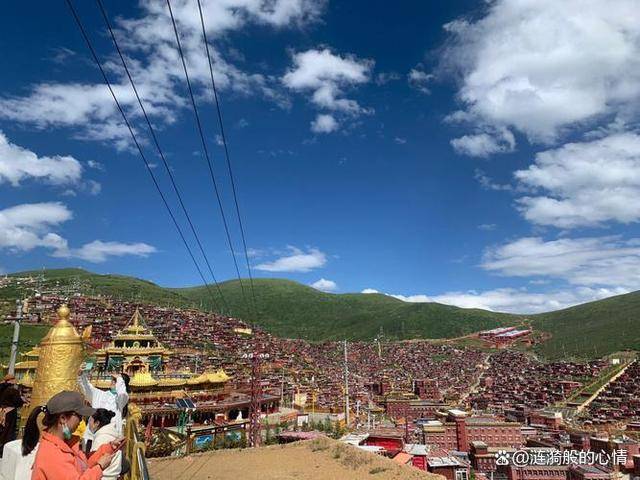 新都桥—塔公草原—墨石公园—色达d4:色达—五明佛学院—道孚—雅拉