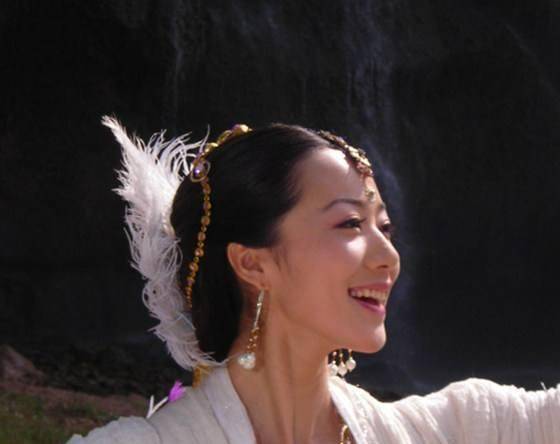 白骨精富有背景穷有背影她却只能孤注一掷铤而走险