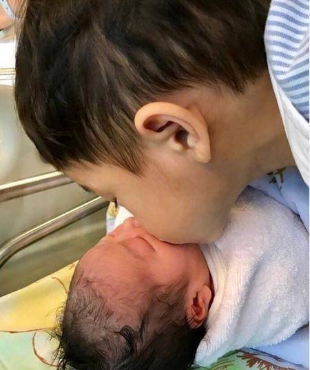 台湾名模白歆惠产后一个月复出亮相时,身材也略微发福,但脸上却洋溢着