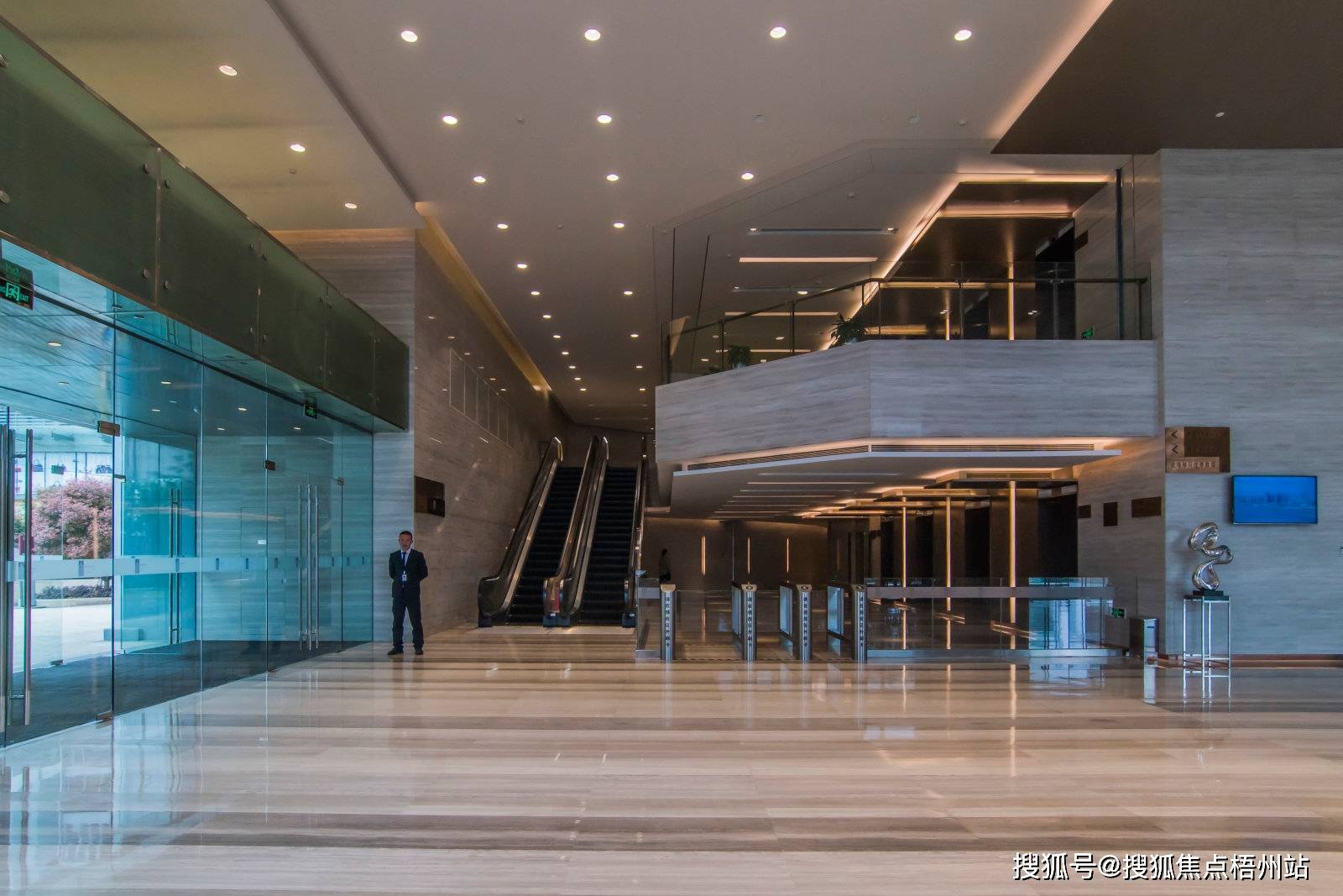 2024年武汉世纪中心的优缺点分析合不合适租预约通道