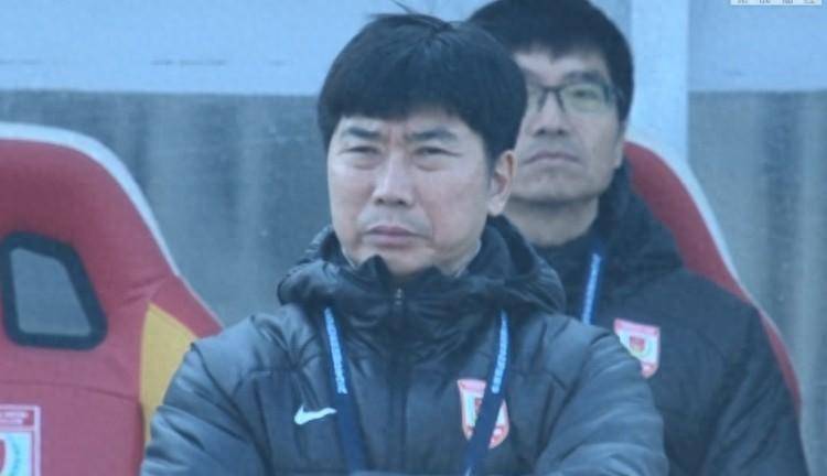 主教练介绍备战情况陈洋:"赛程密集,更多的以队员身体恢复为主,希望