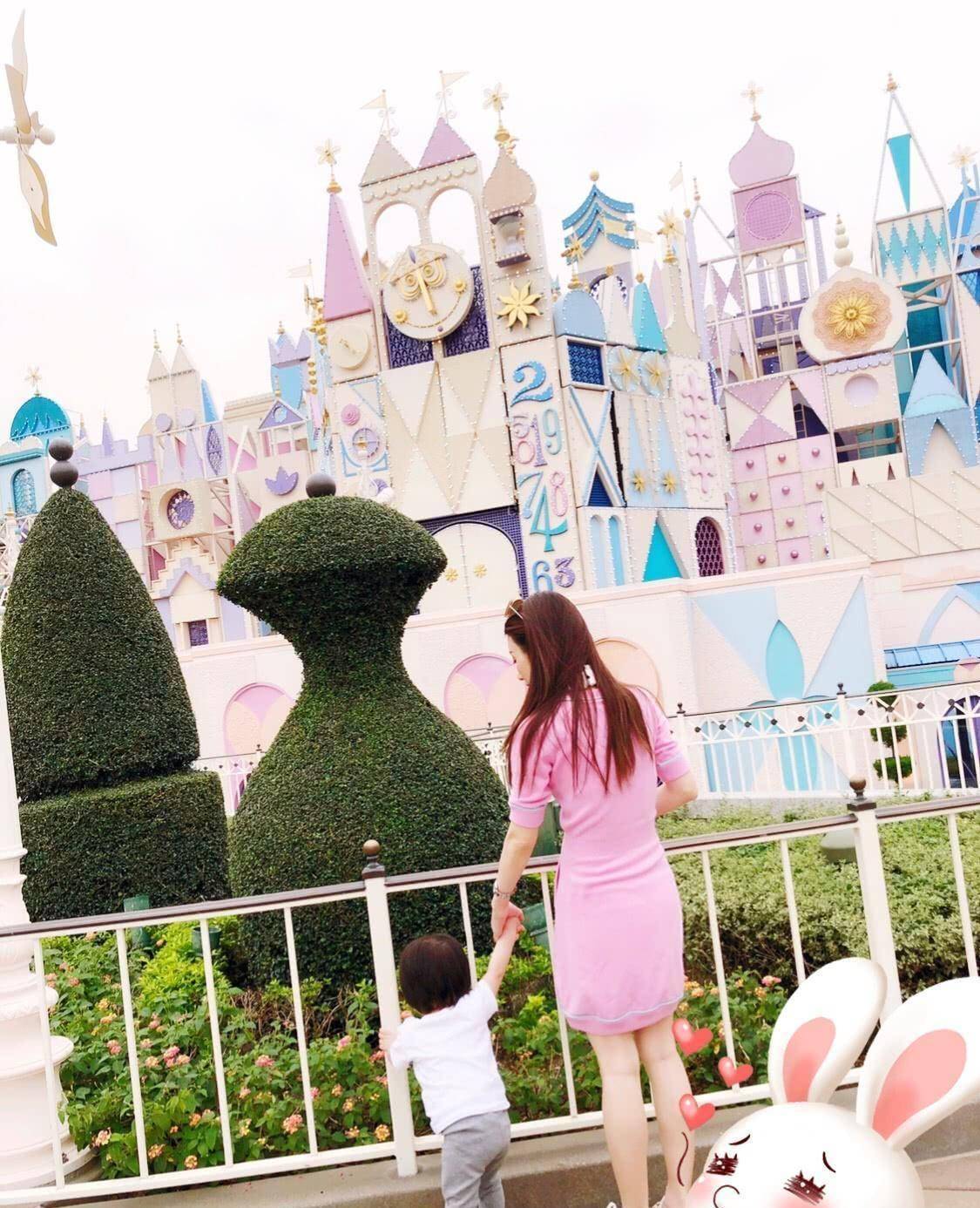 郭富城怀抱女儿开心逛街大肚方媛紧跟其后小公主长得像爸爸