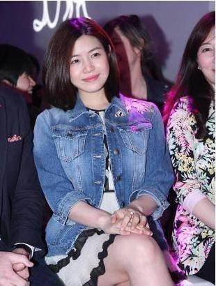 产后两月复出的天王嫂昆凌,模特出身的她,产后除了气色更好,身材跟