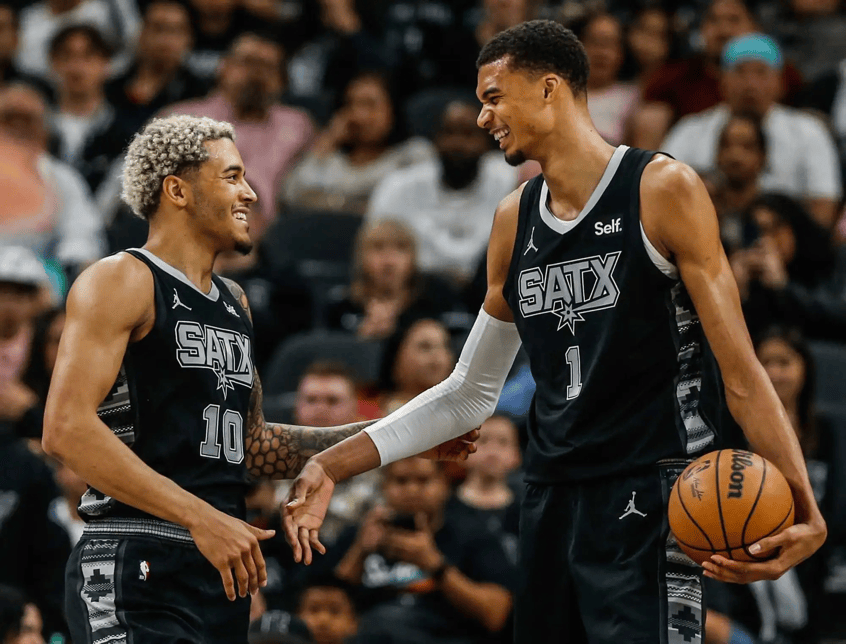 原创追求了4次啊场均26分1断马刺2首轮抢人恭喜文班顶级前锋来了