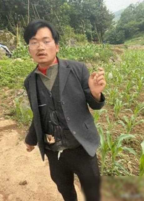 王宝弱哭着道歉:错信他人,深感愧疚.