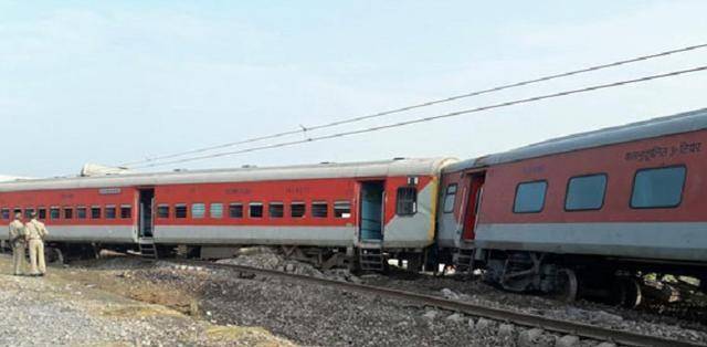 1988年80次列车行驶邓家村站司机回头看12节车厢不翼而飞