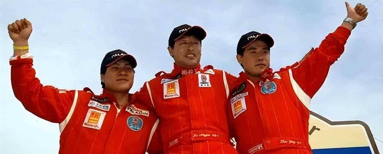 32岁飞车王徐浪追悼会伤因令人心酸女子身怀六甲哭成泪