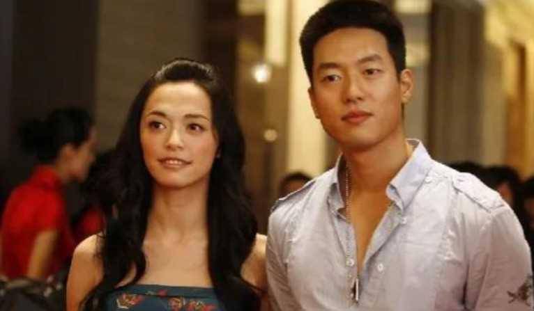 目前,凌潇肃和唐一菲过着普通的生活,虽然曾经的辉煌已逝,但他们拥有