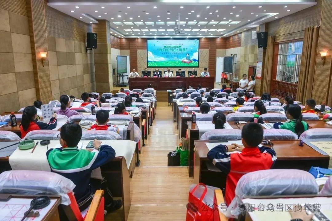 家乡的历史古迹,近距离感受乡邮文化,还在形式多样的活动中学会团结