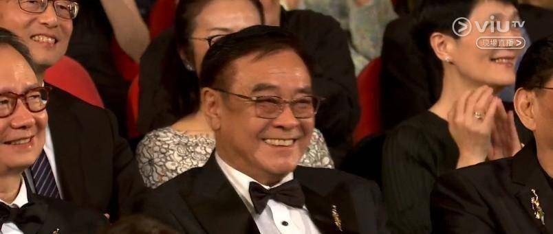 原创姜大卫夺第42届金像奖最佳男配金婚50年台上感谢老婆李琳琳