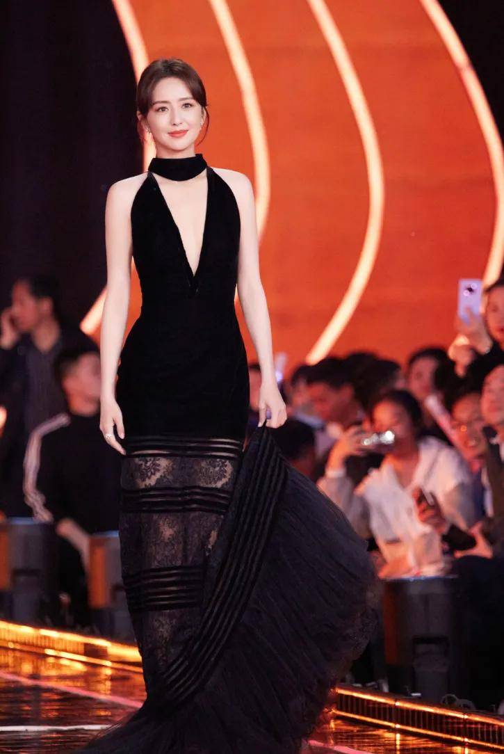 原创湖北这一夜张小斐高腰露背蒋勤勤半熟风高叶深v紧身气场足