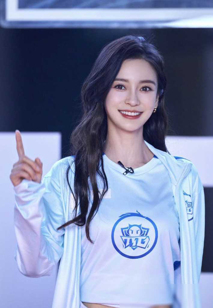 杨颖破罐子破摔粉丝求黄晓明称他为娱乐圈老好人可能吗