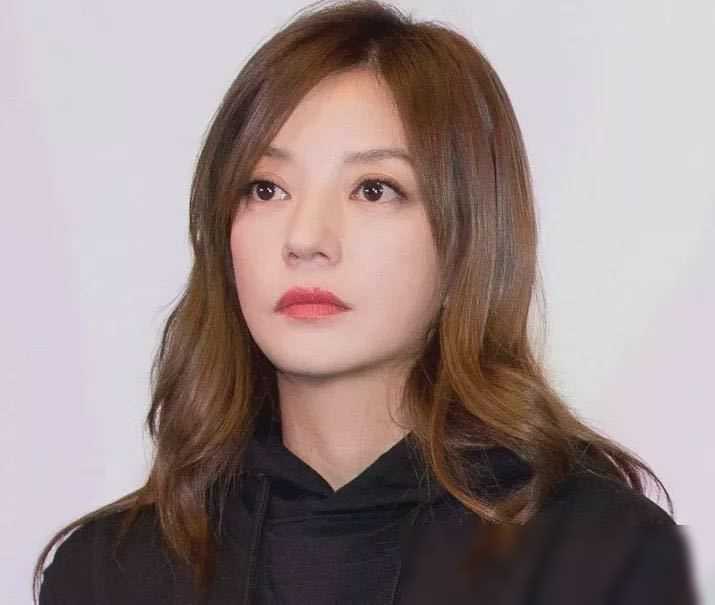 赵薇顶风作案野心炸裂遭抵制现状大快人心