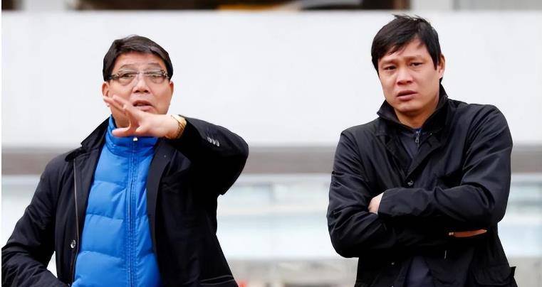 原创正式官宣徐根宝正式上任亮相国外新岗位范志毅或不该犯错